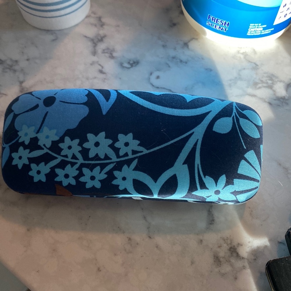 Sun/eye glass case - Picture 3 of 6